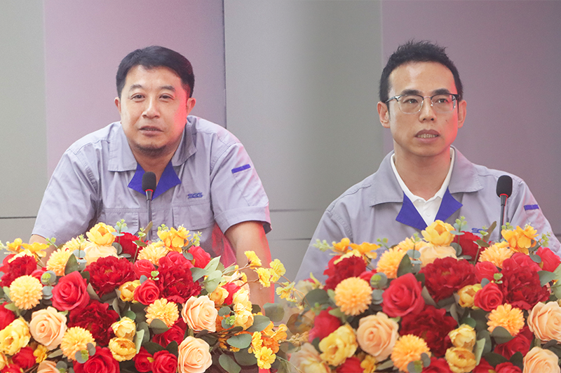 上工缝制国内销售负责人刘盛浩(左)、  上工缝制国贸销售负责人林海(右) 上工缝制国内销售负责人刘盛浩(左)、  上工缝制国贸销售负责人林海(右)